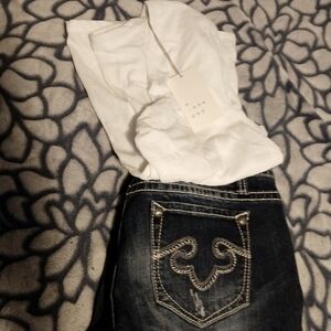 Women's 2piece outfit blue jeans size 8 white t-shirt v-neck nwt size medium